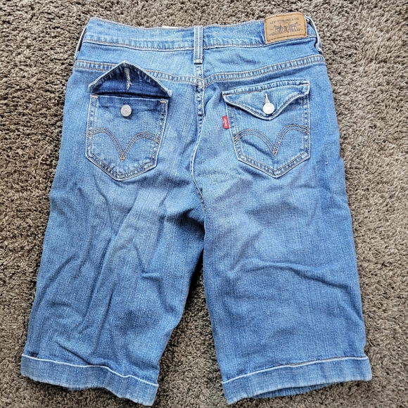 Levi 515 Denim Long Shorts Blue Jeans Woman's Size 4 Cuffed - Picture 5 of 6